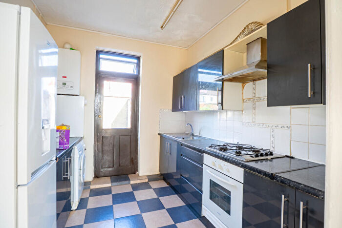 4 Bedroom Terraced House To Rent In Ilford Lane, Essex, IG1