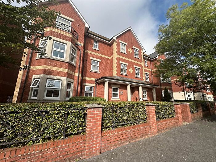 2 Bedroom Flat For Sale In Kirtleton Avenue, Weymouth, DT4