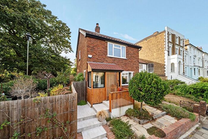 2 Bedroom Detached House For Sale In Tudor Road, London, SE19