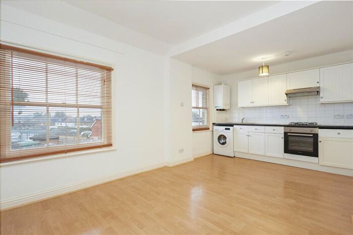 1 Bedroom Flat To Rent In Church Street, Weybridge, KT13