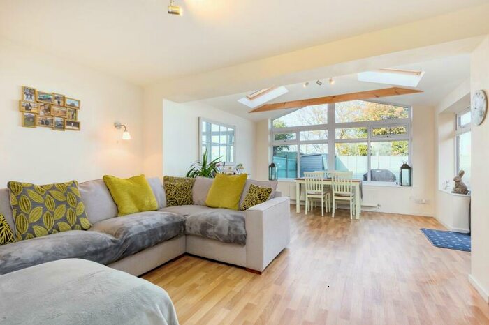 3 Bedroom End Of Terrace House For Sale In Hayfield, Marshfield, SN14