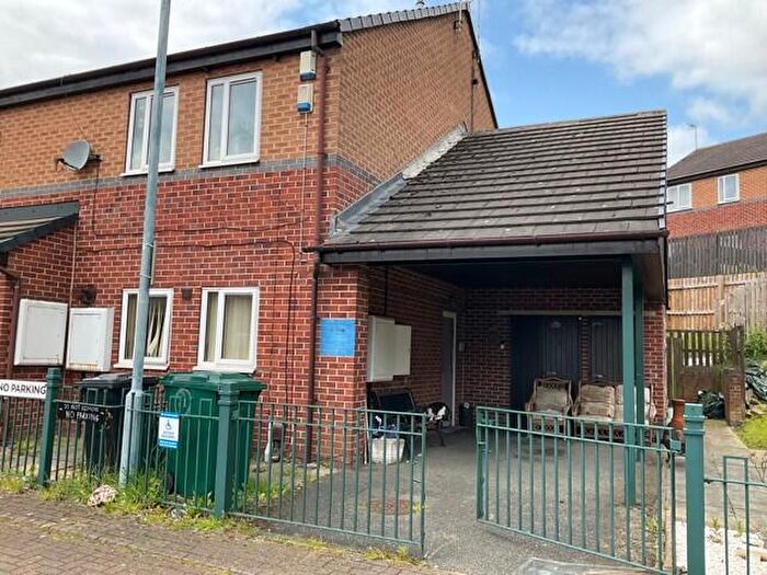 3 Bedroom Flat To Rent In Ingleborough Close, Bradford, West Yorkshire, BD4