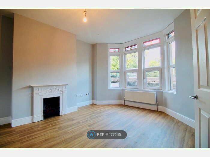 1 Bedroom Flat To Rent In Bath Hill, Keynsham, Bristol, BS31