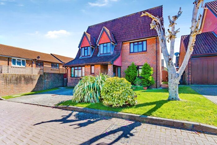 4 Bedroom Detached House For Sale In Mallow Close, Croydon, CR0