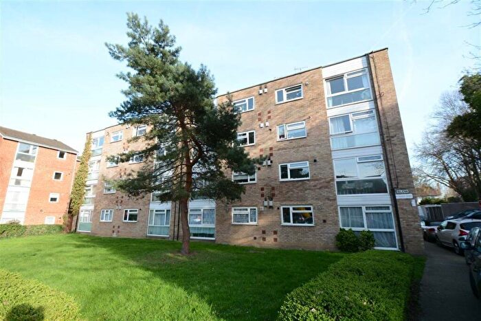 2 Bedroom Flat To Rent In St Davids Court, Wanstead, E11