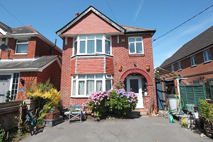 3 Bedroom Detached House For Sale In Pound Road, Bursledon, Southampton, SO31