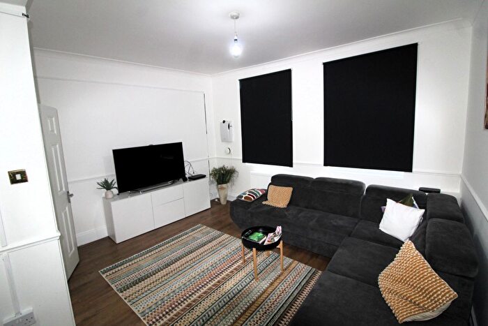 3 Bedroom End Terrace House To Rent In Leonard Street, London, E16