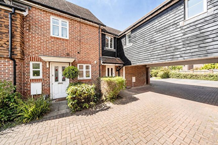 3 Bedroom End Of Terrace House For Sale In Tithing Road, Fleet, GU51