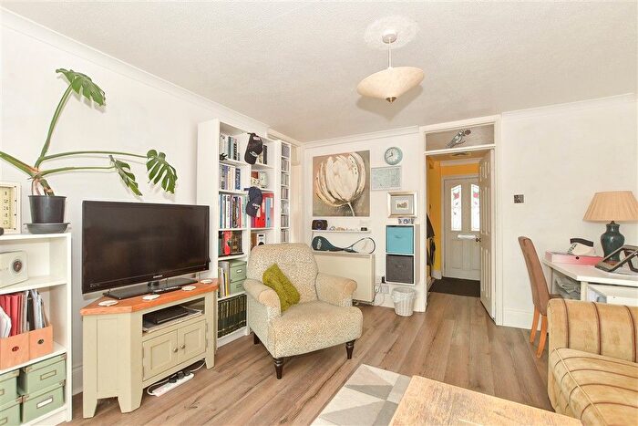1 Bedroom Flat For Sale In Listers, Warninglid, Haywards Heath, West Sussex, RH17