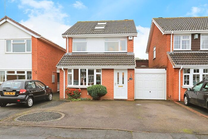 3 Bedroom Link Detached House For Sale In Marlowe Close, Kidderminster, Worcestershire, DY10