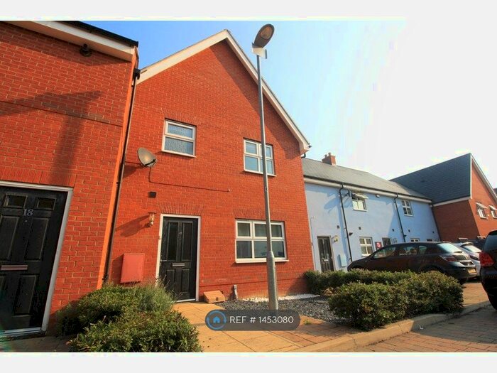 3 Bedroom Semi-Detached House To Rent In Peache Road, Colchester, CO1