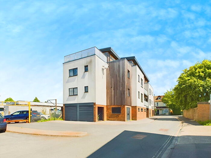 2 Bedroom Flat For Sale In Station Close, Horsham, RH13