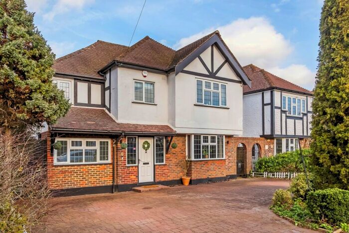 5 Bedroom Detached House To Rent In Court Avenue Coulsdon, CR5