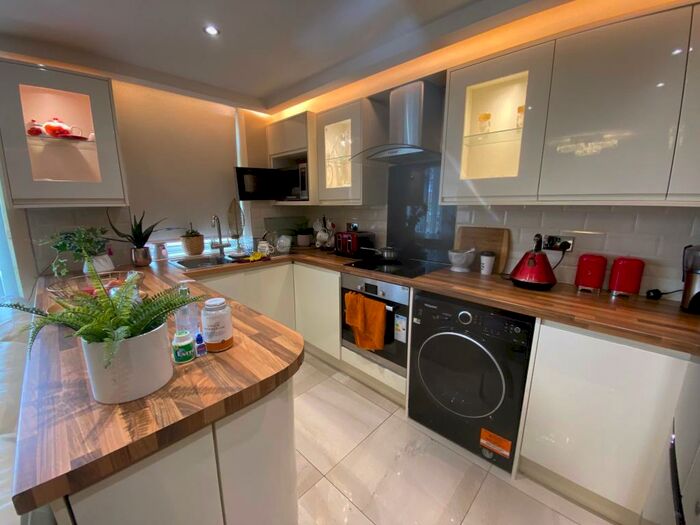 2 Bedroom Apartment To Rent In Arden Grove, Ladywood, Birmingham, B16