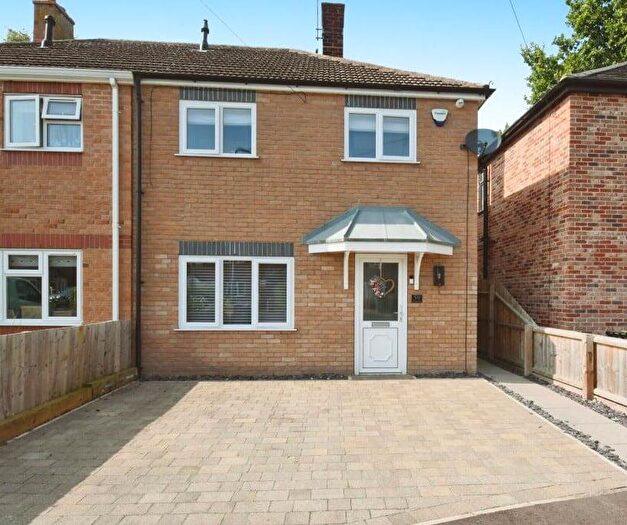 2 Bedroom Semi-Detached House For Sale In Queensway, Skellingthorpe, Lincoln, LN6