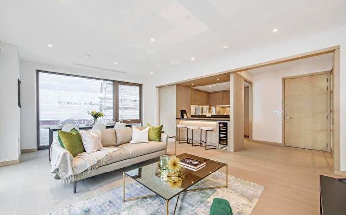 2 Bedroom Apartment For Sale In Legacy Building, Embassy Gardens, Viaduct Gardens, London, SW11