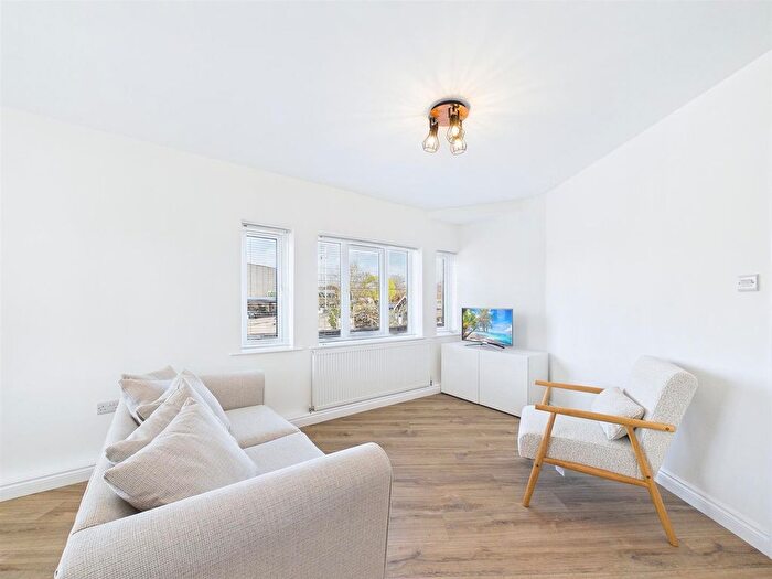 3 Bedroom Flat To Rent In Northumbria Drive, Henleaze, Bristol, BS9