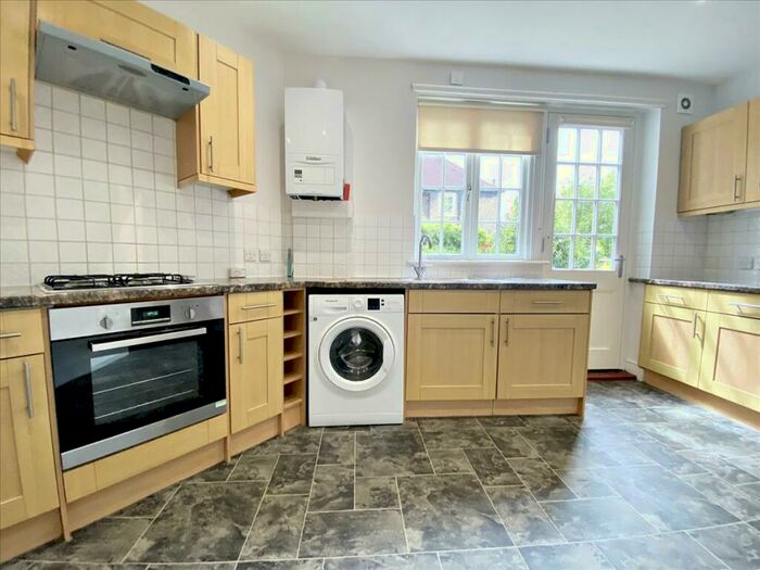 2 Bedroom Apartment To Rent In Dekker Road, Dulwich, London, SE21