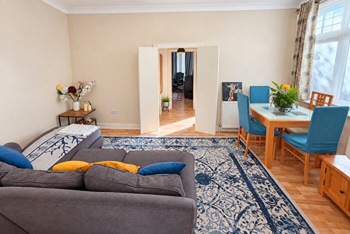 1 Bedroom Flat To Rent In Elm Park Road, Winchmore Hill, N21