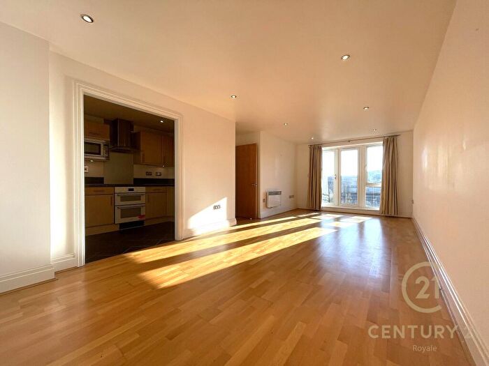 2 Bedroom Apartment For Sale In Seven Kings Way Kingston Upon Thames, KT2