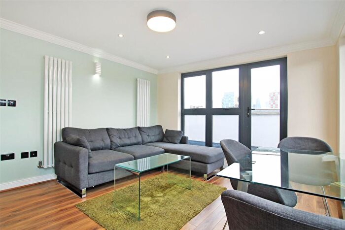 3 Bedroom Flat To Rent In Tara Apartments, Commercial Road, Whitechapel, London, E1