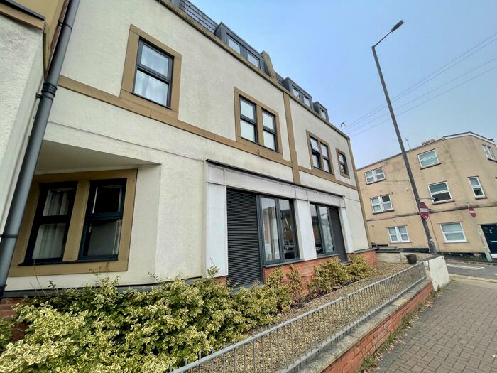 2 Bedroom Apartment To Rent In West Street, Bedminster, Bristol, BS3