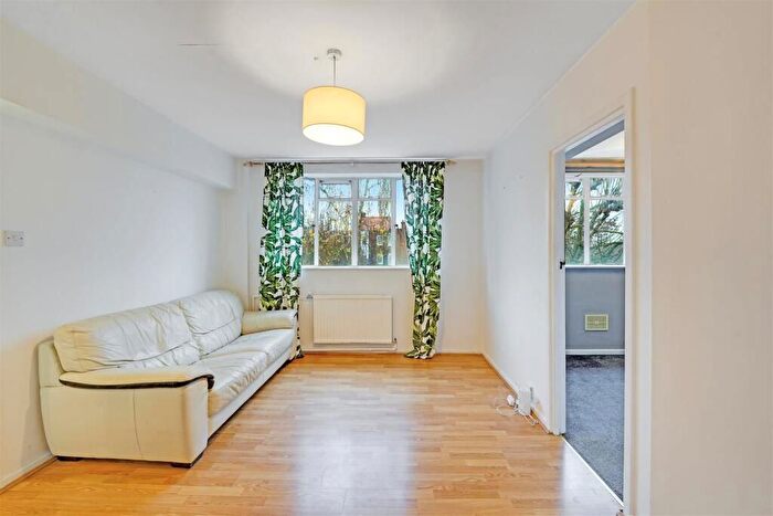 1 Bedroom Flat For Sale In Upper Richmond Road, London, SW15