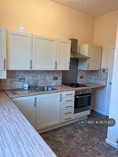 2 Bedroom Flat To Rent In Hadfield, Glossop, SK13