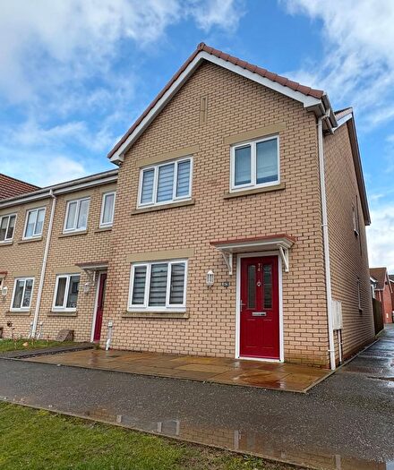 3 Bedroom End Terrace House For Sale In Churchill Avenue, Skegness, Lincolnshire, PE25