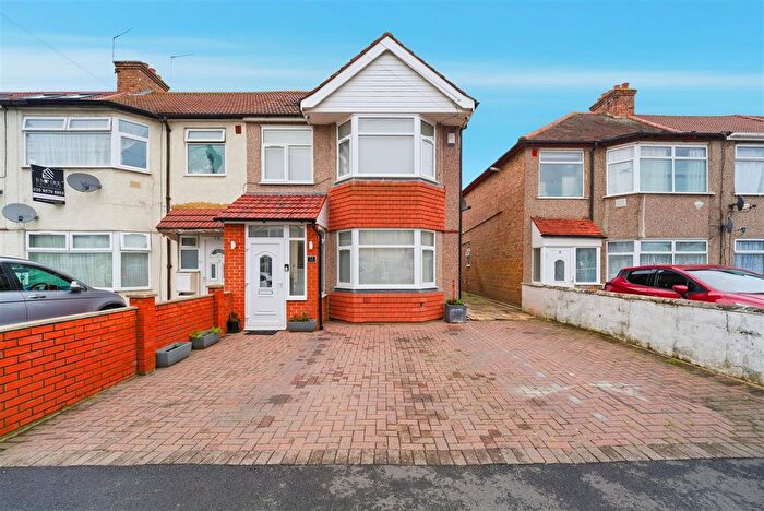 4 Bedroom End Terrace House For Sale In Vincent Road, Hounslow, TW4