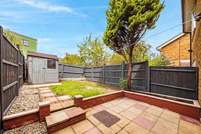 1 Bedroom End Of Terrace House To Rent In Foxglove Lane, Chessington, KT9