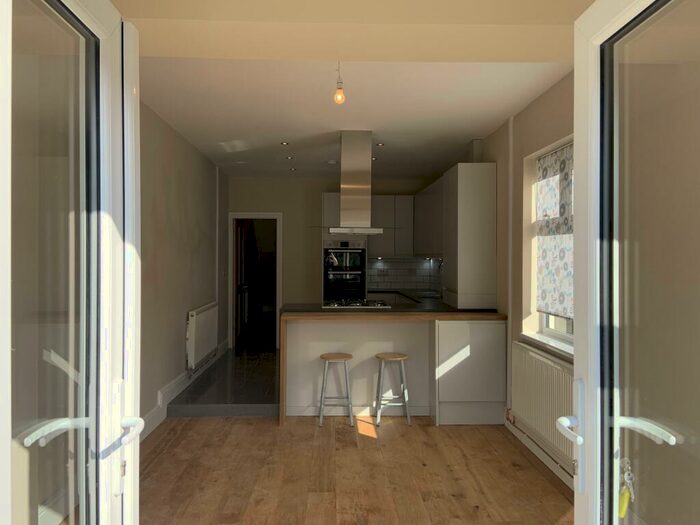 4 Bedroom House To Rent In Coedcae Street, Cardiff, CF11