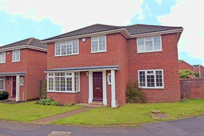 4 Bedroom Detached House To Rent In Cranbrook Drive, Maidenhead, Berkshire, SL6