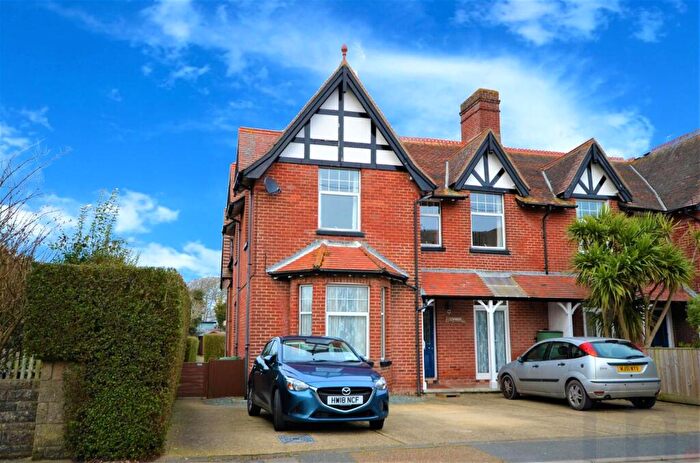 2 Bedroom Flat To Rent In Totland, Isle Of Wight, PO39