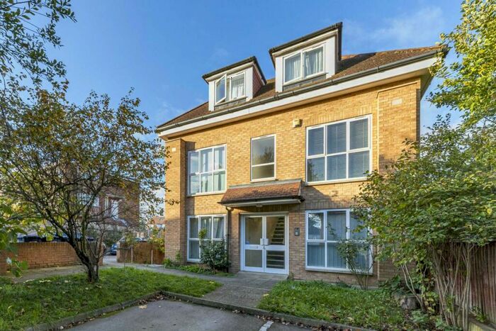 2 Bedroom Flat To Rent In Colney Hatch Lane, London, N10