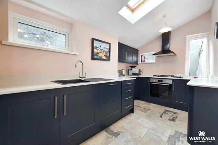 2 Bedroom Detached House For Sale In East Street, Newport, SA42