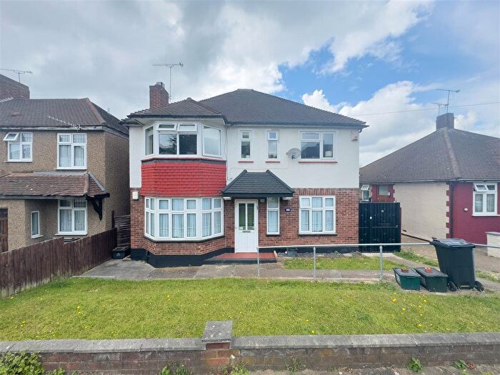 2 Bedroom Maisonette To Rent In Caterham Avenue, Clayhall, IG5