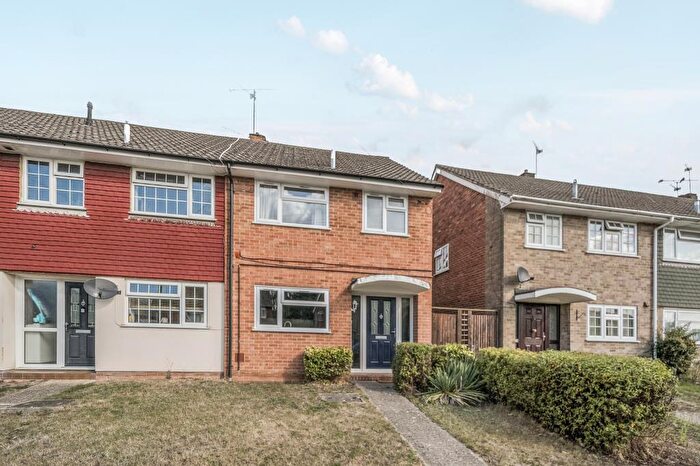 3 Bedroom Semi-Detached House For Sale In Calcot / Fords Farm, Berkshire, RG30