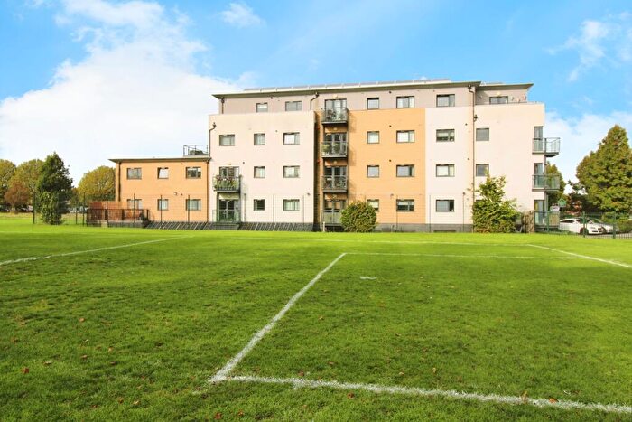 2 Bedroom Apartment For Sale In Cottons Approach, Romford, RM7