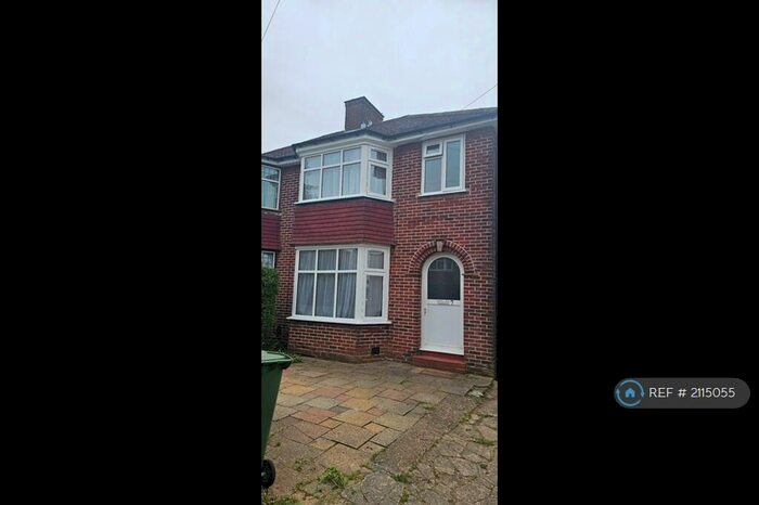 4 Bedroom Semi-Detached House To Rent In Gyles Park, Stanmore, HA7