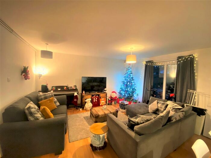 2 Bedroom Apartment To Rent In Dacres Road, Forest Hill, London, SE23