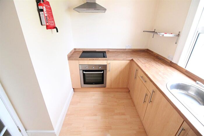 Studio To Rent In Chertsey Bridge Road, Chertsey, KT16