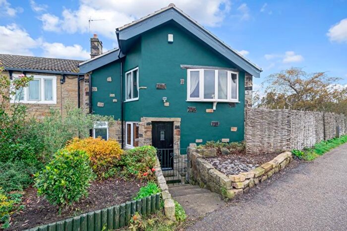 4 Bedroom Semi Detached House For Sale In Calverley Bridge, Leeds, LS13