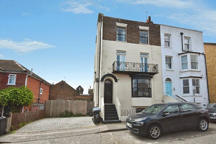 4 Bedroom Semi Detached House For Sale In Prospect Road, Broadstairs, Kent, CT10