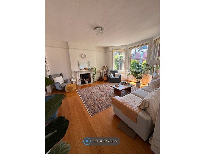 3 Bedroom Flat To Rent In Compayne Gardens, London, NW6