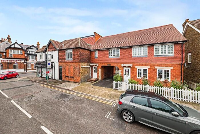 1 Bedroom Flat For Sale In Aynscombe Angle, Orpington, Kent, BR6