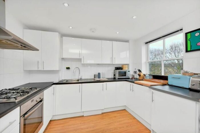 2 Bedroom Flat To Rent In Sandringham Road, London, E8