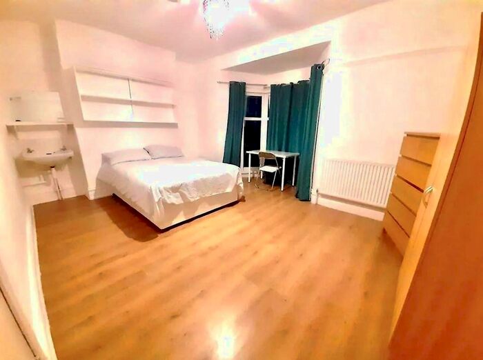 5 Bedroom Terraced House To Rent In Cromwell Street, Mount Pleasant, Swansea, SA1