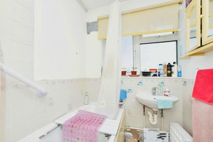3 Bedroom Terraced House For Sale In Carstairs Avenue, Swindon, SN3