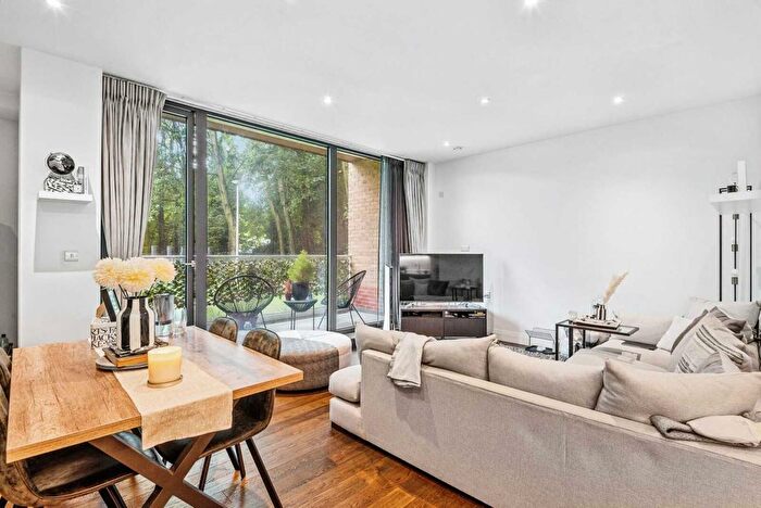 2 Bedroom Flat To Rent In Brindley Place, Uxbridge, UB8